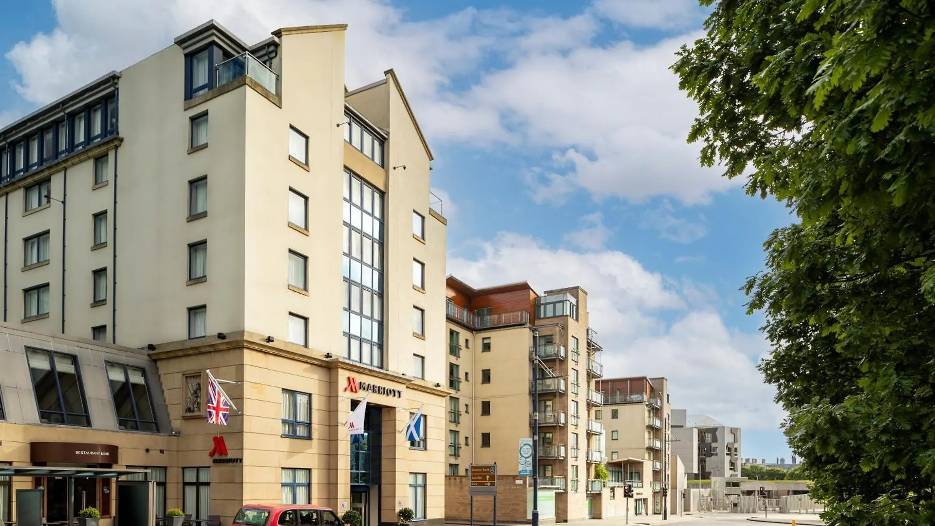 Edinburgh Marriott Hotel Holyrood 4*,