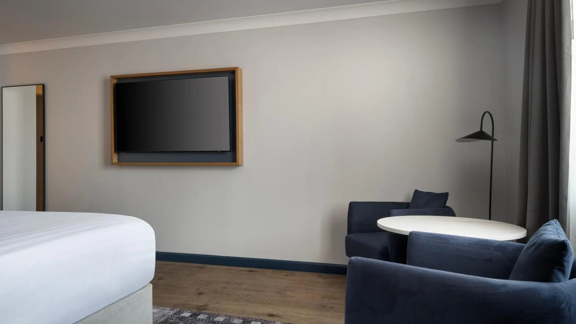 Edinburgh Marriott Hotel Holyrood 4*,  United Kingdom