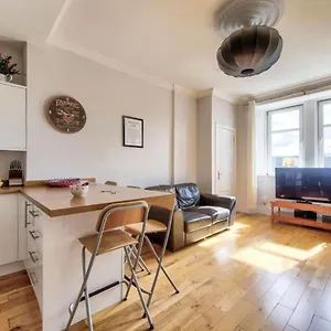  Apartment Guestready - Lovely 1 Bedroom Close To Centre Free On-street Parking