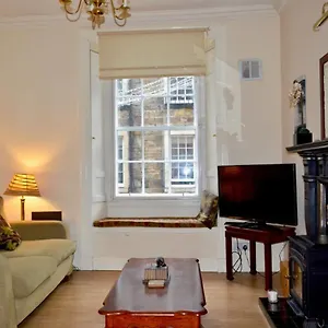  Apartment Homely Comfortable 2 Bed In Historic Rose Street