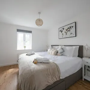 Stylish 2-bed Contractor Haven: Nec & Airport Proximity United Kingdom