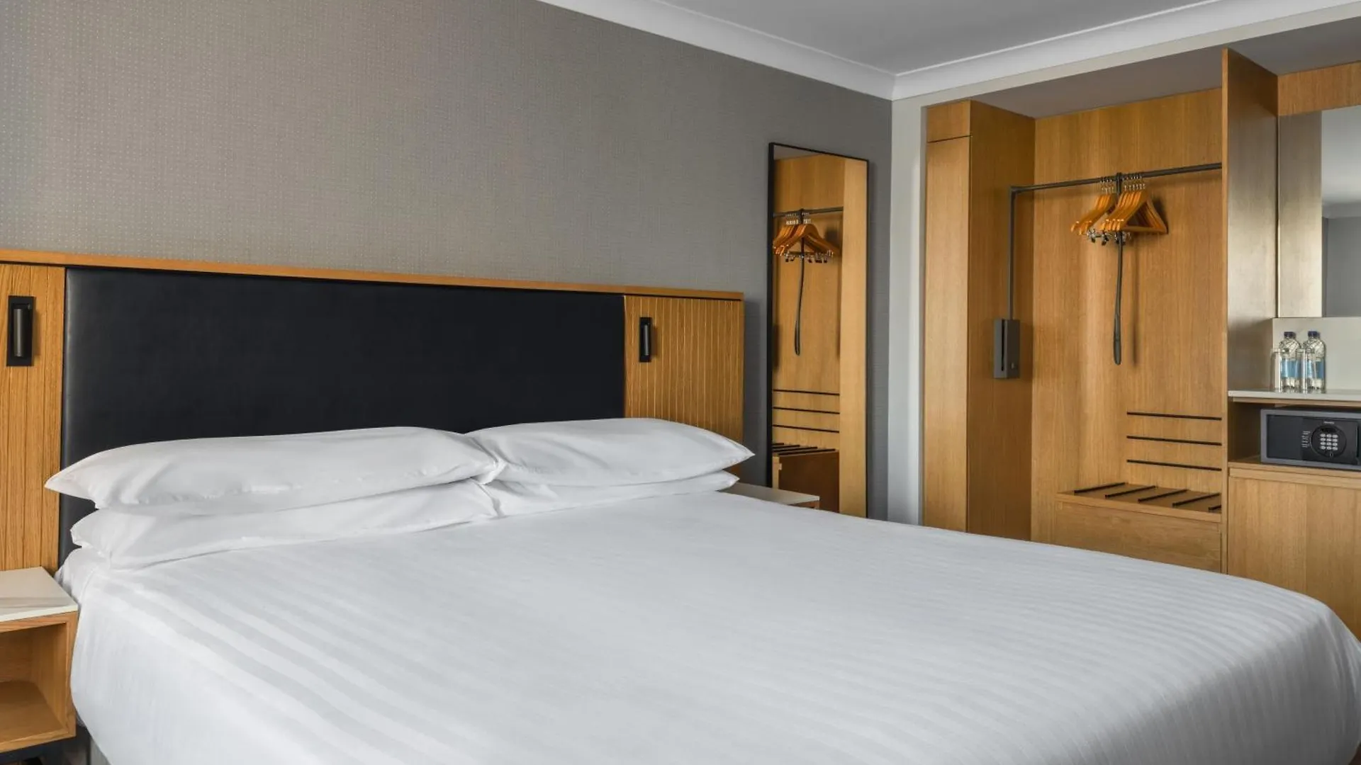 Edinburgh Marriott Hotel Holyrood 4*,  United Kingdom