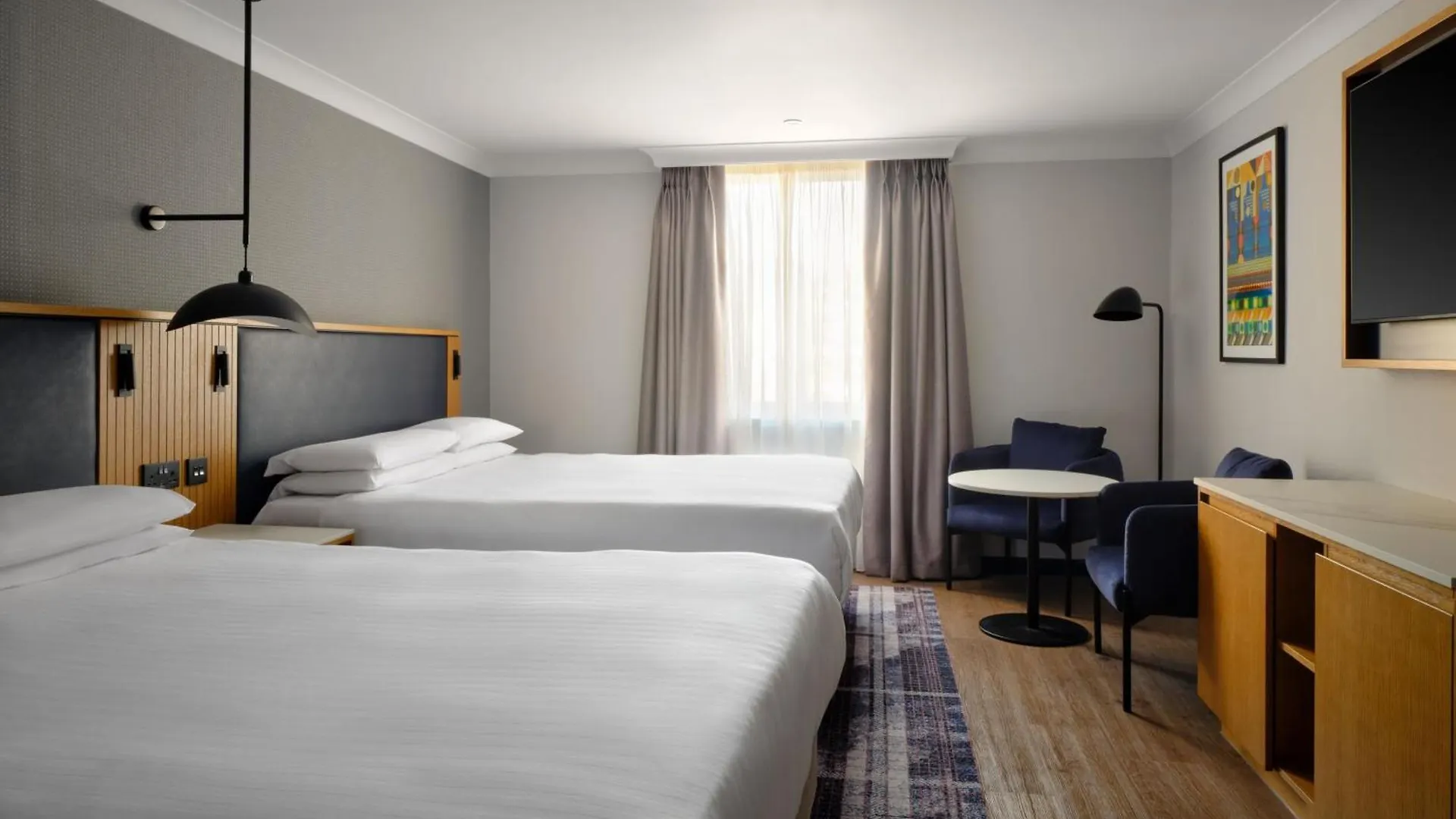 Edinburgh Marriott Hotel Holyrood 4*,
